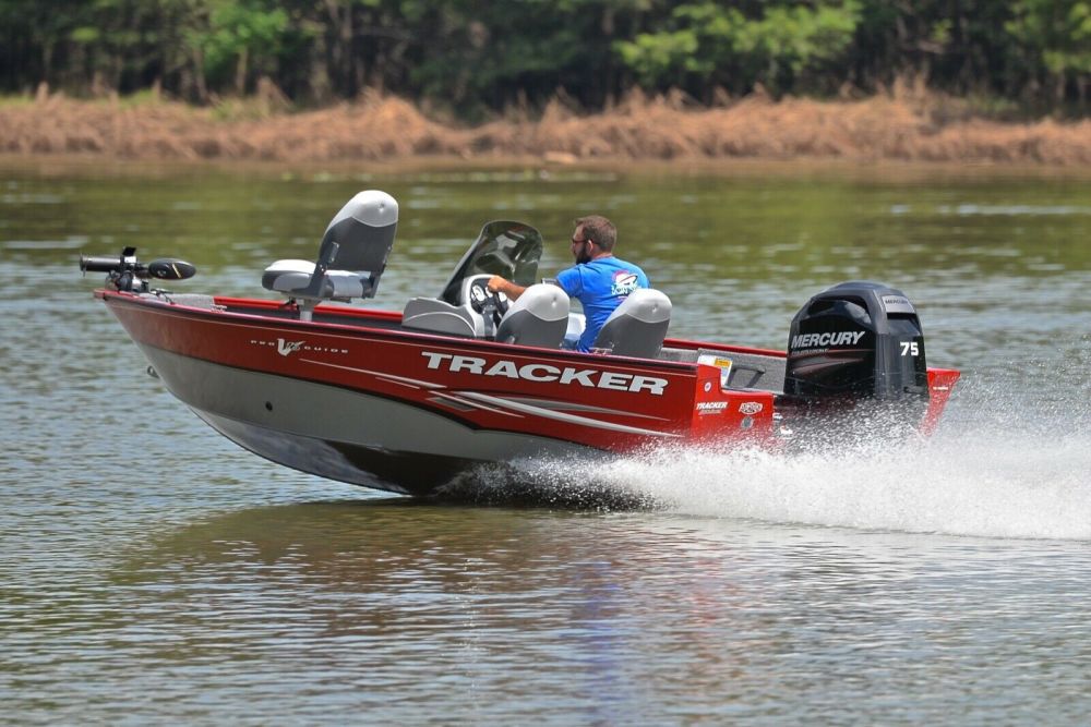 TRACKER PRO GUIDE V 16 MERCURY 75HP ONLY 20 HOURS Tracker TRACKER PRO GUIDE V 16 MERCURY 75HP ONLY 20 HOURS Tracker